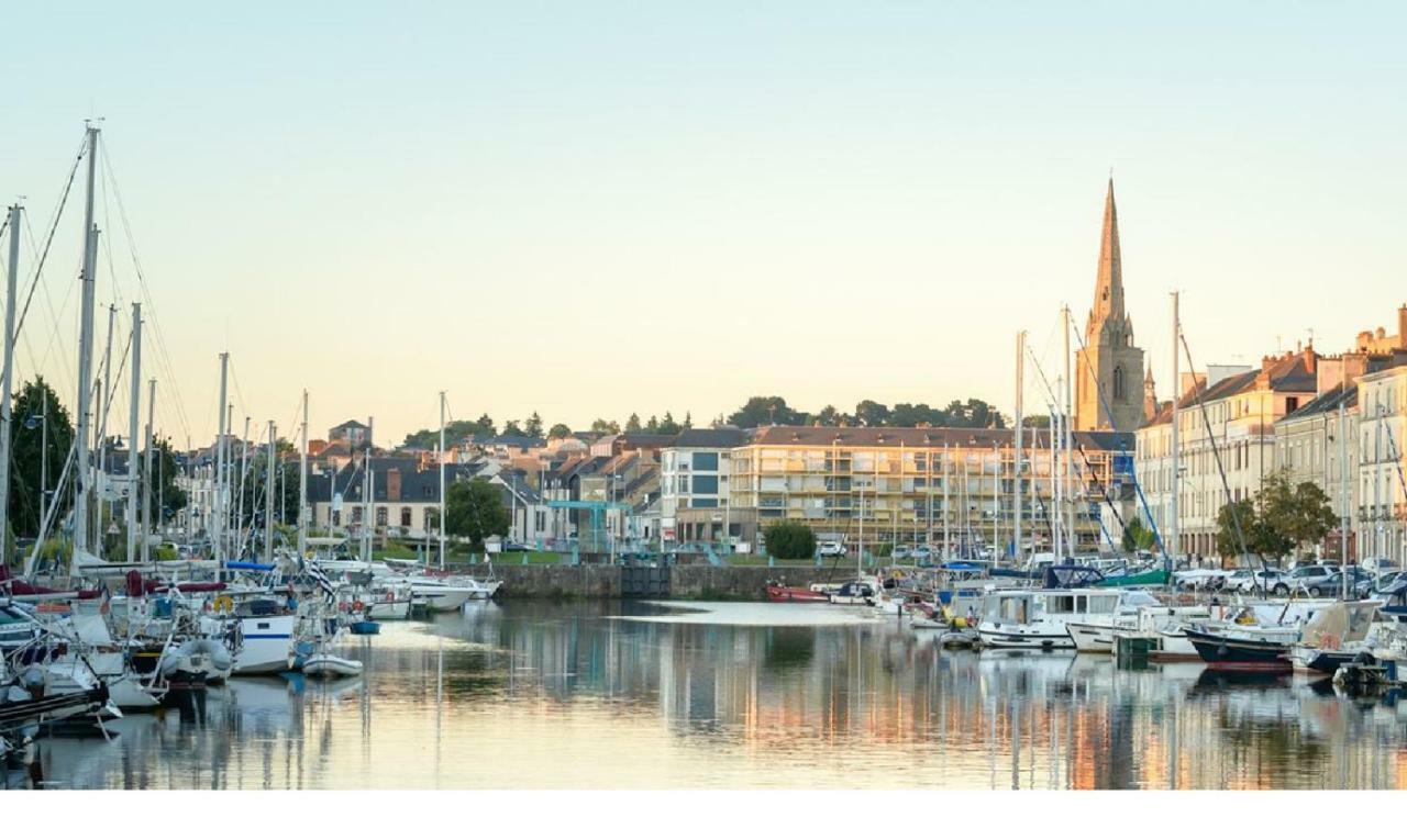 Spacieux T3 Lumineux Dans Quartier Historique Avec Wifi Redon Esterno foto